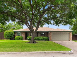 3618 Hummingbird Dr, Grand Prairie, TX 75052