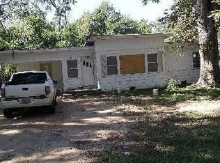 221 N Davis St, Forest, MS 39074