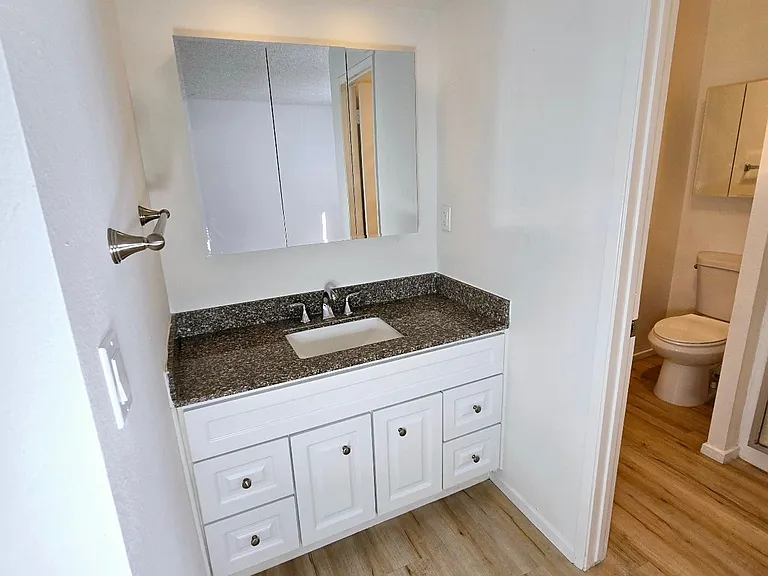 Harmony Court Apartments — Photo 14