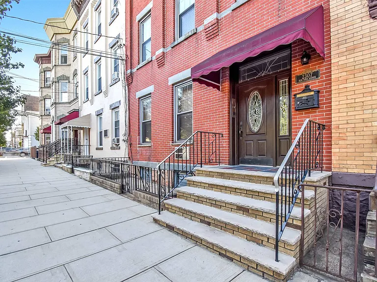 2307 New York Ave #2 — Photo 11