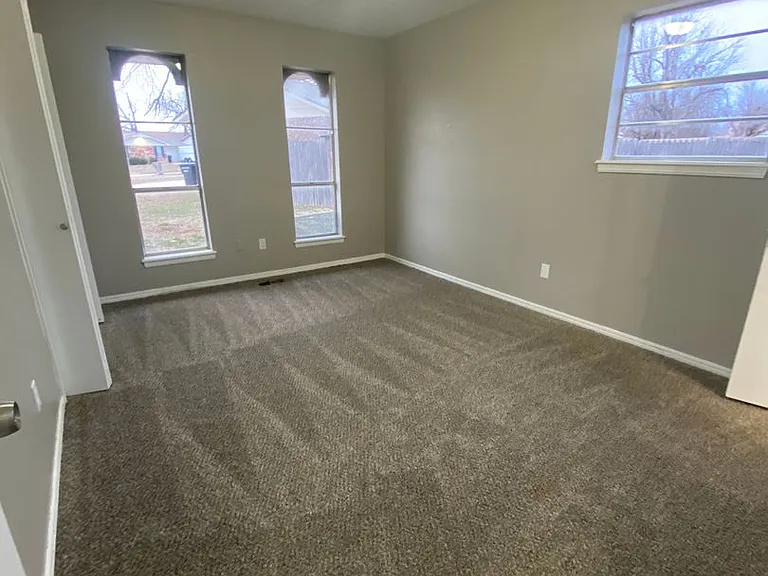 904 Craig Dr — Photo 10