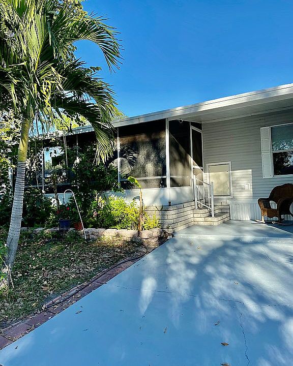 1st image of 839 Peacock Ln