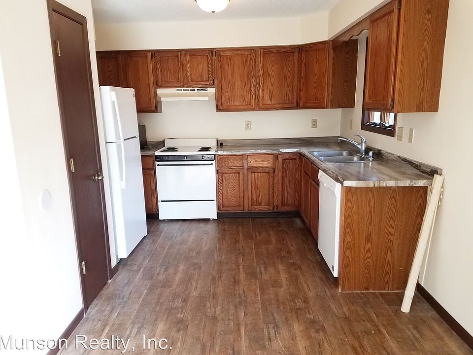 1st image of 737 10th Ave N