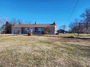 9024 NE Indian Creek Rd, Topeka, KS 66617