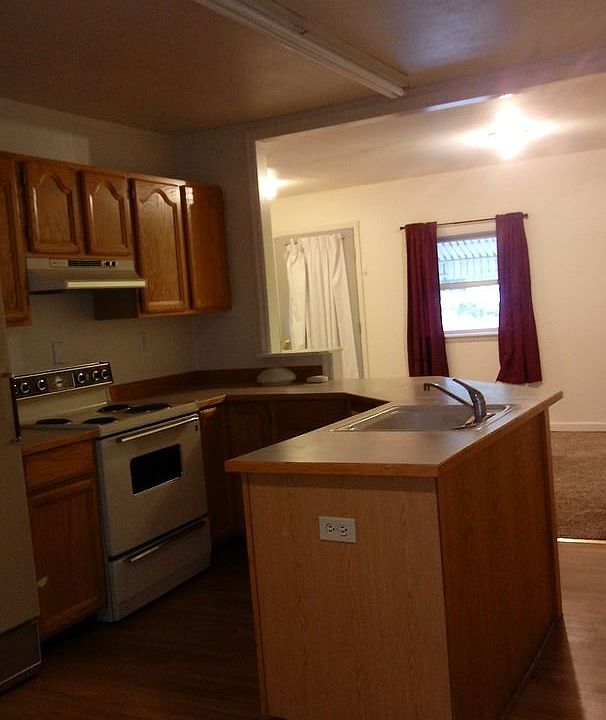 2nd image of 217 S Main St
