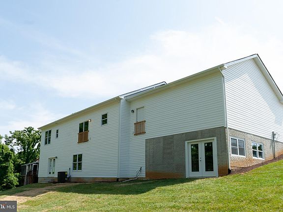 2nd image of 575 Melchers Dr