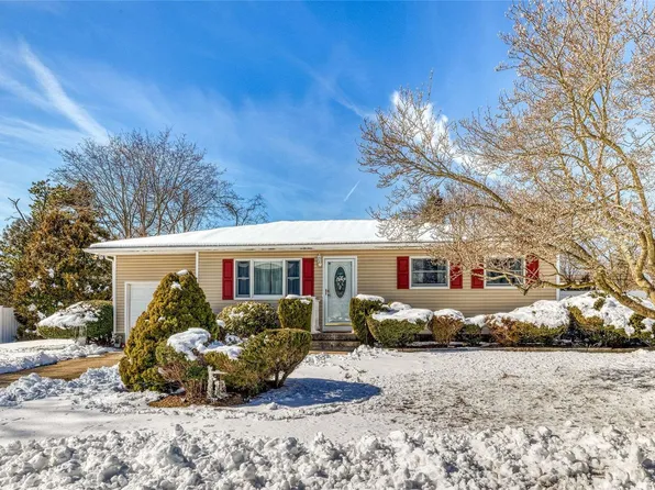 10 Lucille Drive, South Setauket, NY 11720