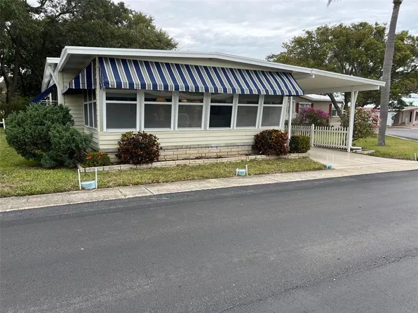 72 Royal Palm Cir, Largo, FL 33778