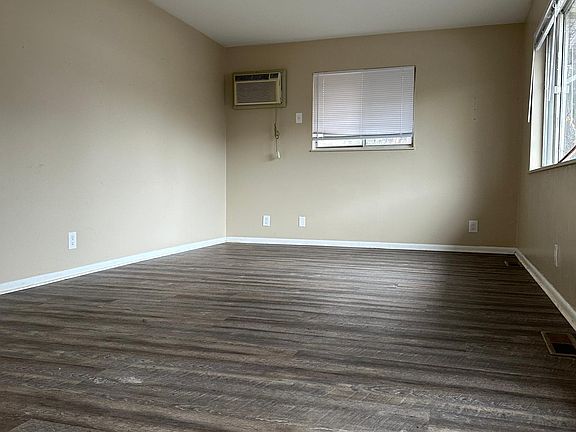 5th image of 1235 Roslyn Ave #1235