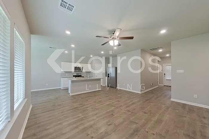 403 Mango Dr — Photo 5