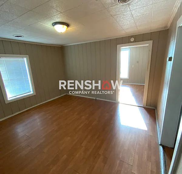 180 Ross Ave — Photo 1