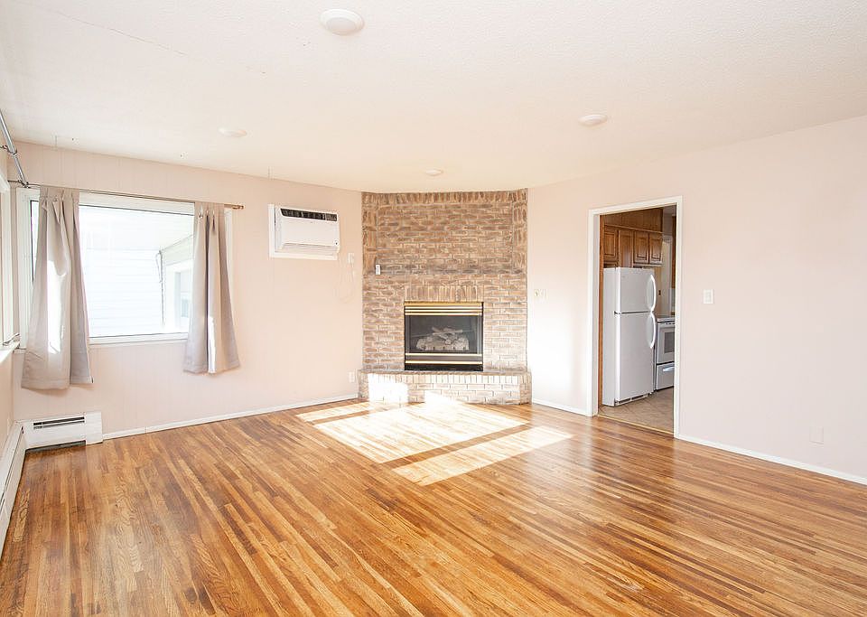 1st image of 206 5th Ave E #1