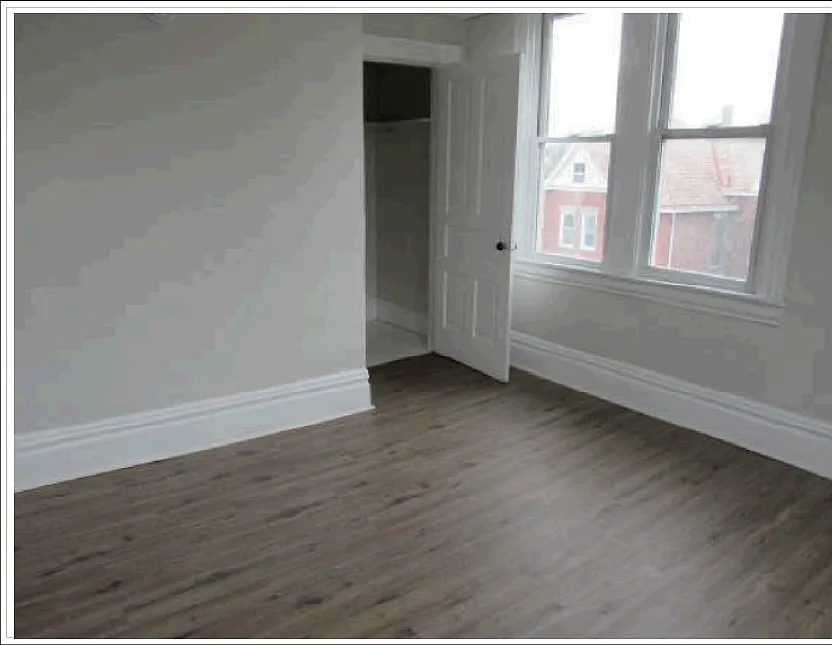 3 bed, 864 sqft, $1,700 — Photo 3