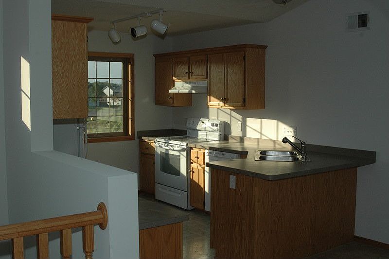 1st image of 819 Isanti Pkwy NW
