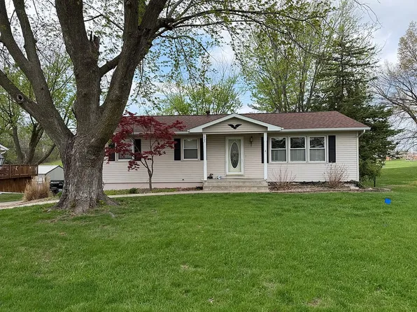 1405 Englewood Dr, Macon, MO 63552