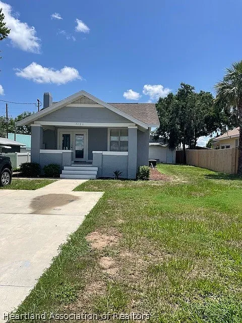 2280 Lakeview Dr
