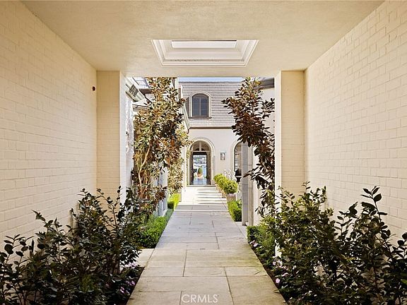 3rd image of 2116 E Balboa Blvd