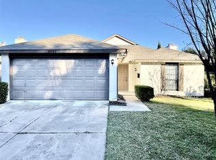 2907 Armstrong Dr, Arlington, TX 76014