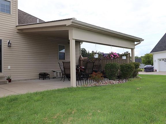 4th image of 3458 Lakewood Dr