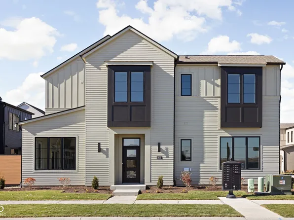 1675 Coach Dr, Westfield, IN 46074