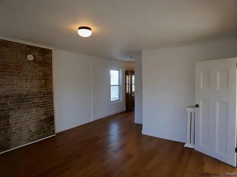 30 Henry St — Photo 9