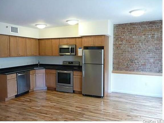 3rd image of 122 Main St Unit 402