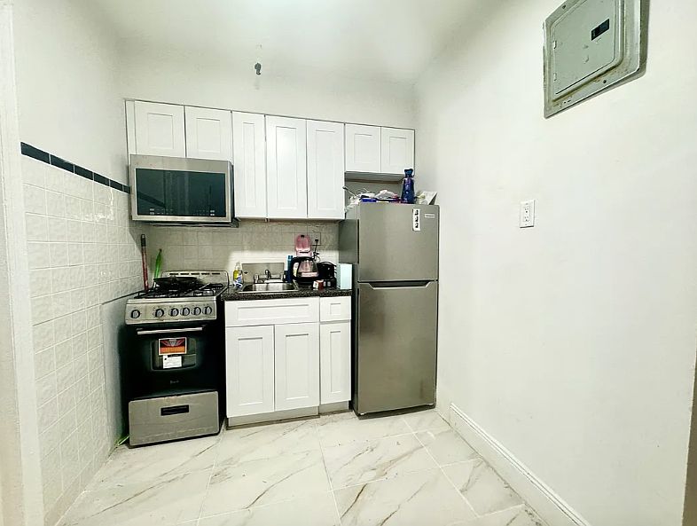2nd image of 142 W 87th St APT 1