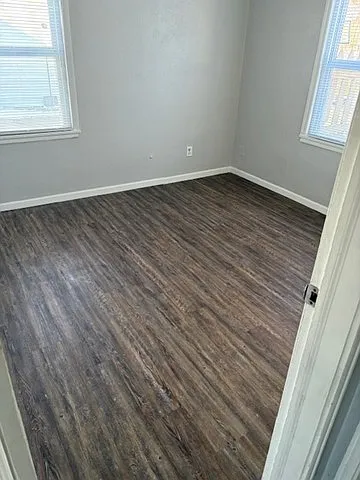 1111 W Crestwood Dr — Photo 4