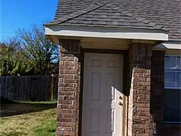 312 N Queens Ct, Mansfield, TX 76063