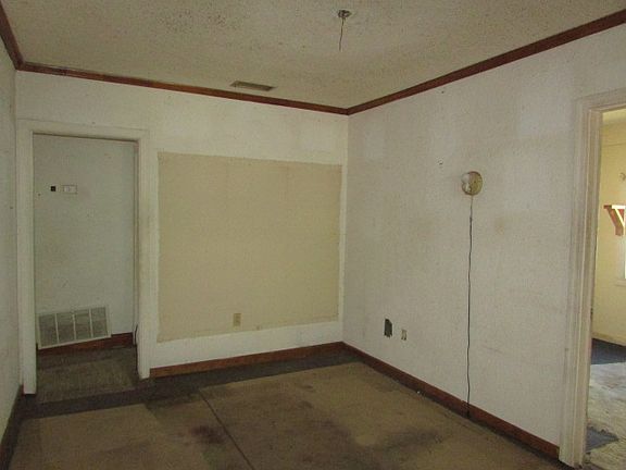 4th image of 3132 Gilmore St