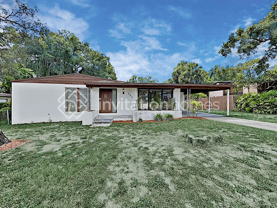207 Redwood Ave