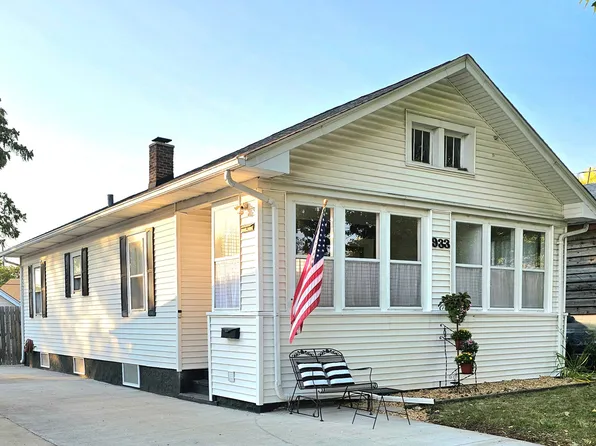 933 E Lake St, Aurora, IL 60506