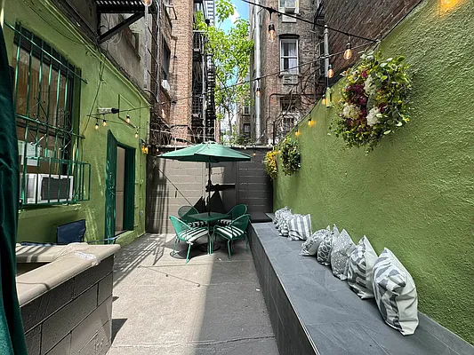 Rented by KNOCKKNOCK LLC | media 14