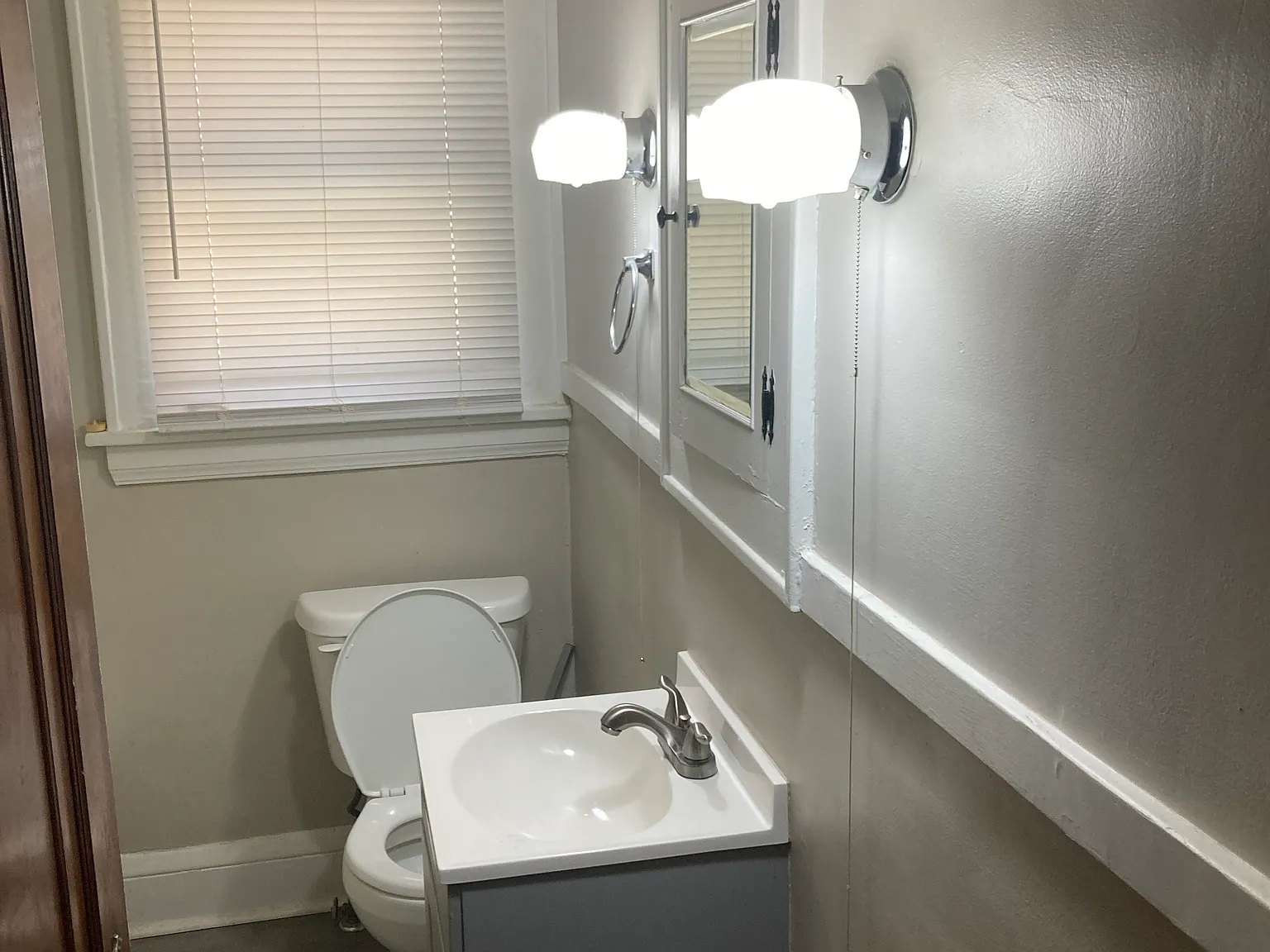 598 Blaine Ave — Photo 3