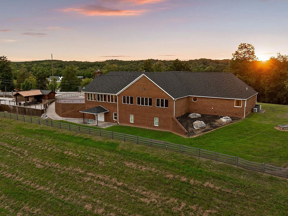28th image of 1020 Thomas Rd