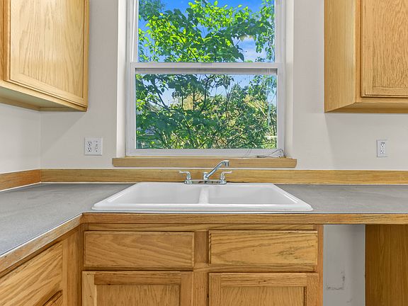 5th image of 2020 NE Rodney Ave APT C