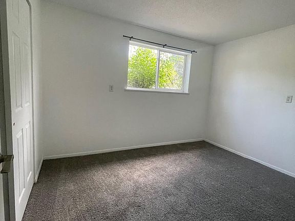 4th image of 3520 Heatherton Dr APT 2