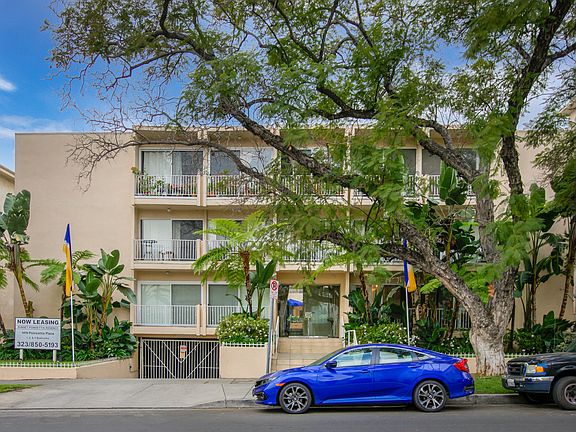 2nd image of 1419 N Poinsettia Pl #105