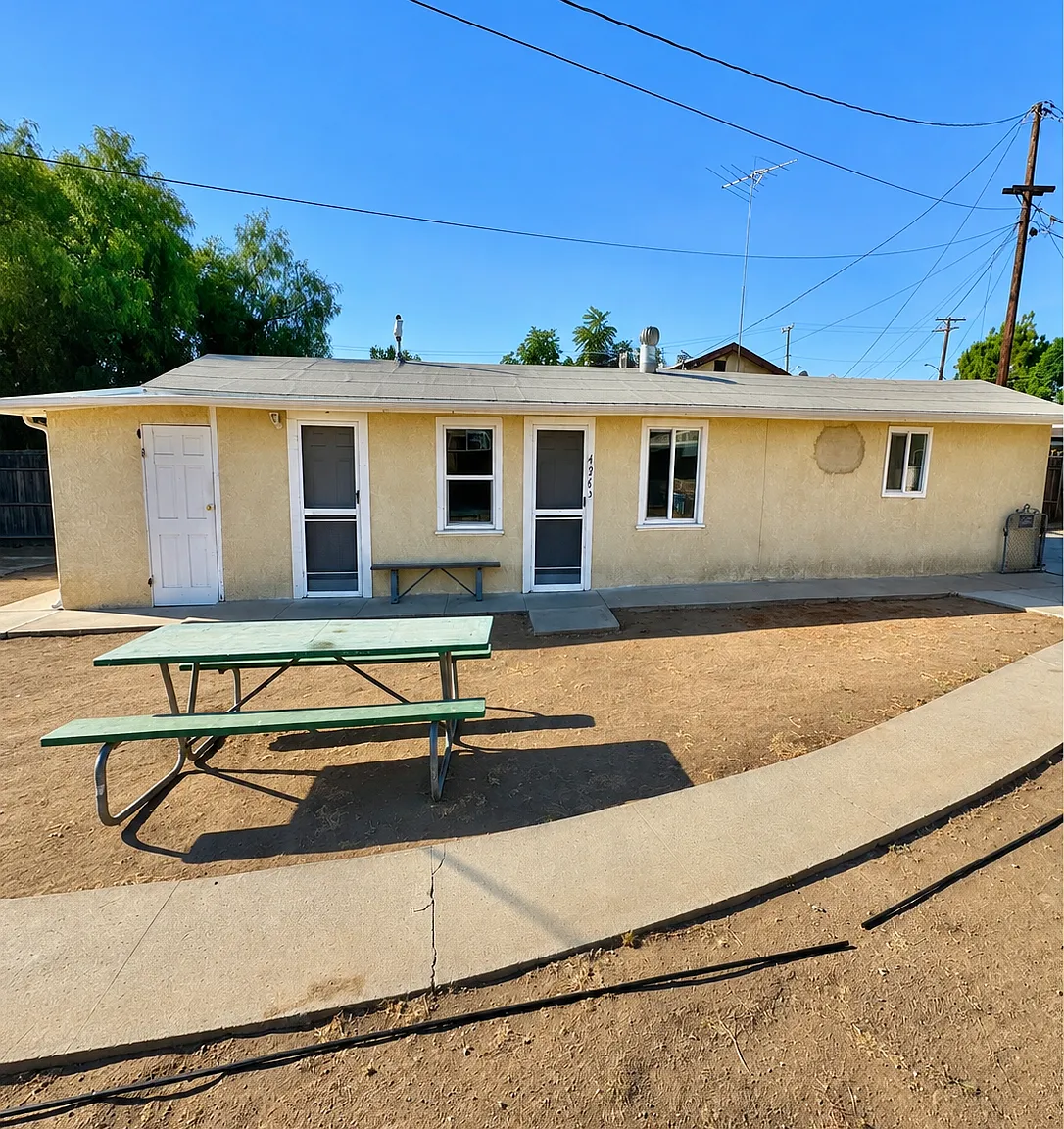 Golden Ave, Riverside — Photo 1