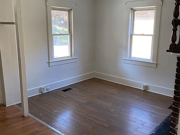 2nd image of 539 Deckers Creek Blvd