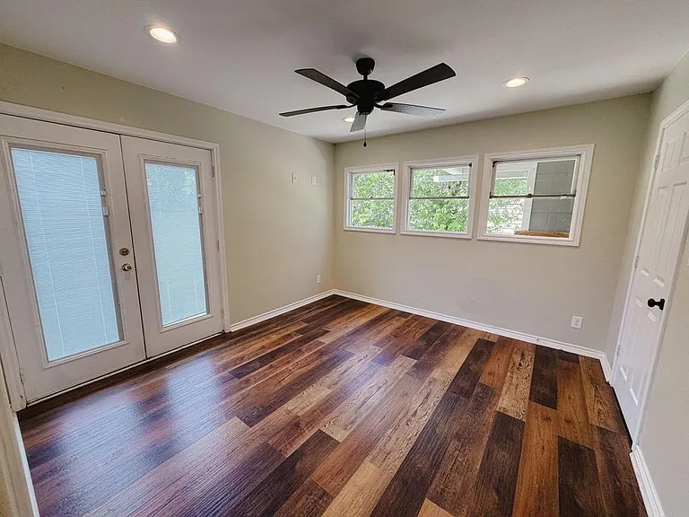 1705 Avondale St — Photo 16