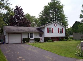 8066 Bamm Hollow Rd, Clay, NY 13041