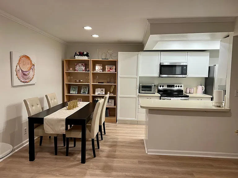 911 N Kings Rd #111 — Photo 5