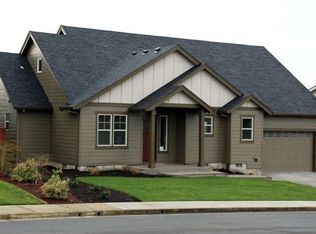 714 E Garfield St, Carlton, OR