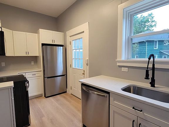 5th image of 108 2nd St APT 2