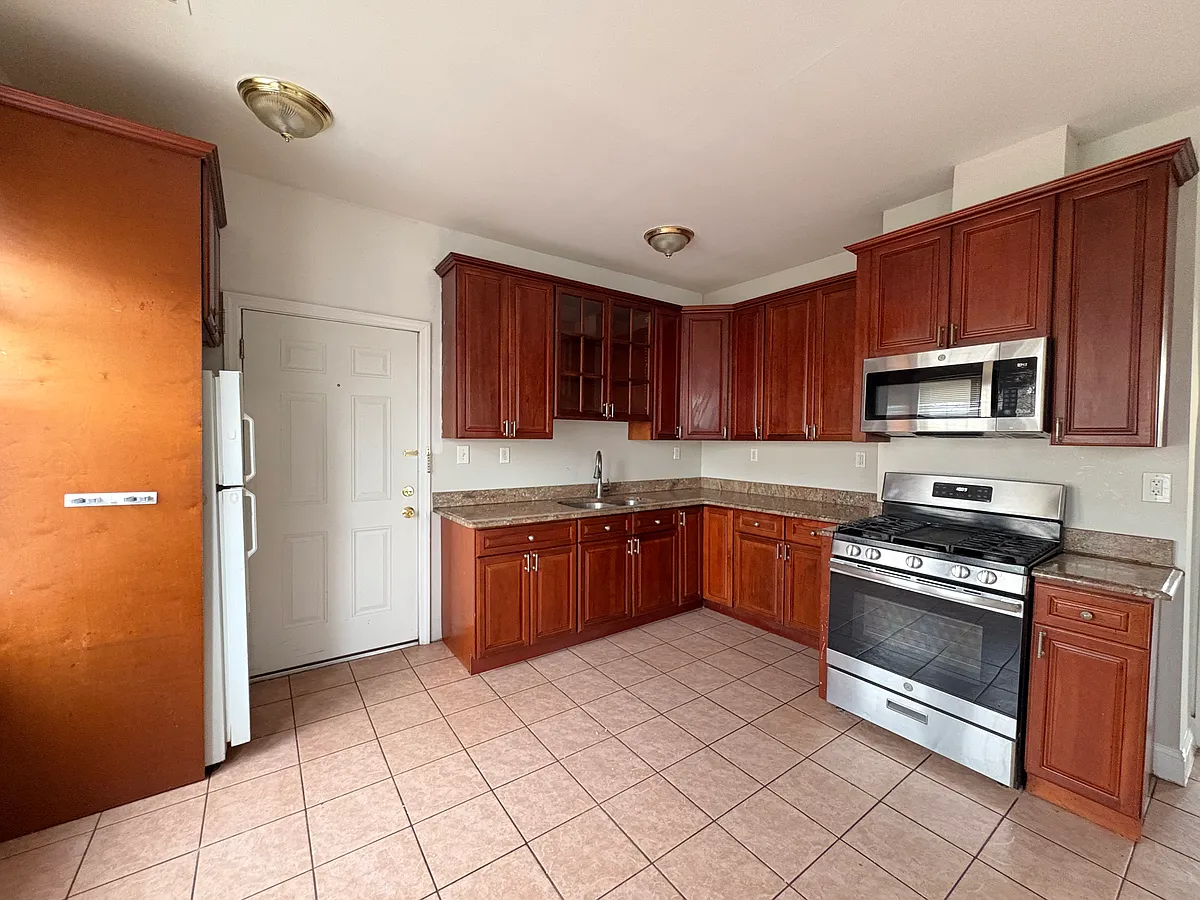 Building Photo - 112 4th Ave #3A