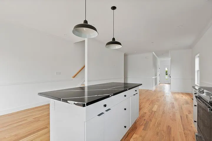 109 Park Ave E — Photo 5