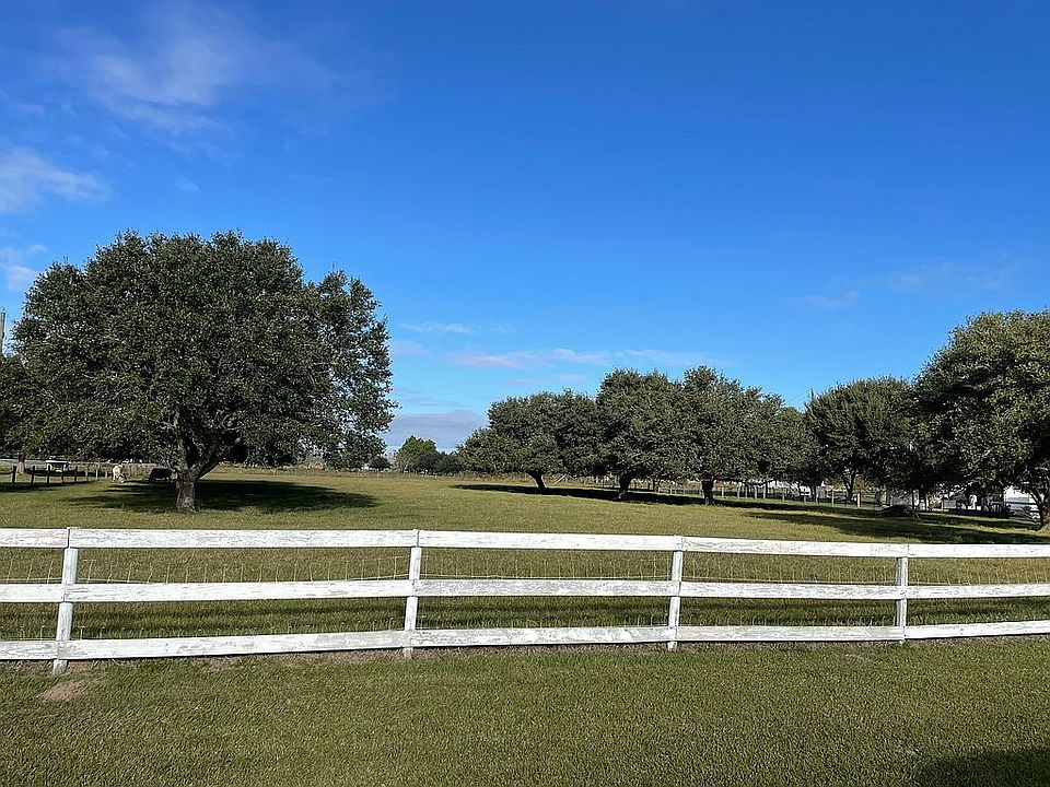Fenced with 9 mature oak tre