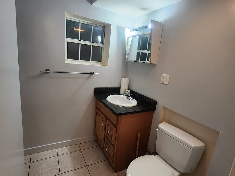 927 Hawthorne St #A — Photo 22
