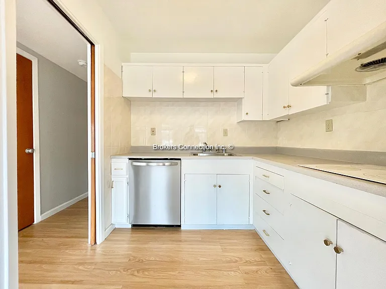 1649 12th Ave #8 — Photo 6